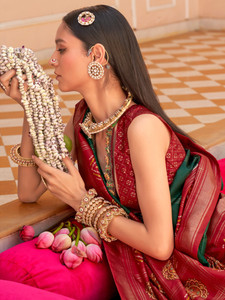 Sareemall बुना हुआ पटोला सिल्क ब्लेंड साड़ी