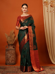 VILLAGIUS Checkered Kanjivaram Pure Silk Saree