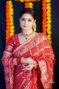 Gajj Kesari World Woven, Embroidered Bandhani Pure Silk Saree