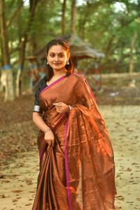 dreamy textiles hub Solid/Plain Handloom Handloom Tissue Saree