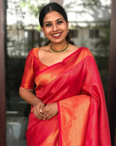 AVANTIKA FASHION Woven Kanjivaram Pure Silk, Art Silk Saree