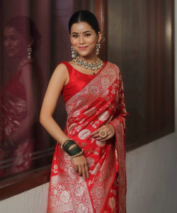 PHEASANT Woven Kanjivaram Silk Blend, Art Silk Saree