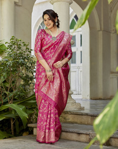 YASHIKA Woven Banarasi Art Silk Saree
