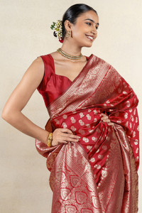 SUBHAM Woven, Embellished Kanjivaram Silk Blend Saree