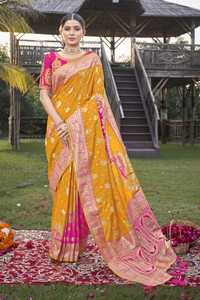 MANOHARI Woven Kanjivaram Jacquard Saree