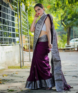 TiloraWeaves Woven Banarasi Jacquard Saree