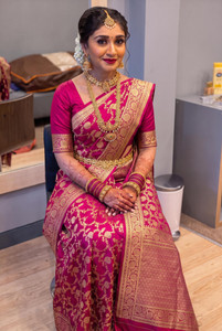 YUGLY Woven Banarasi Art Silk Saree