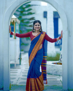 SuperLaxmi Woven Narayanpet Pure Cotton, Silk Blend Saree