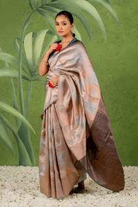 SUBHAM Woven, Embellished Kanjivaram Silk Blend Saree