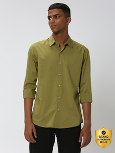 MUFTI Men Solid Casual Dark Green Shirt