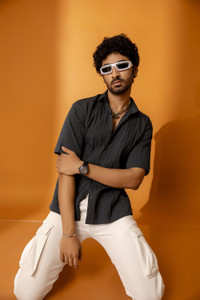 Surhi Men Solid Casual Dark Green Shirt