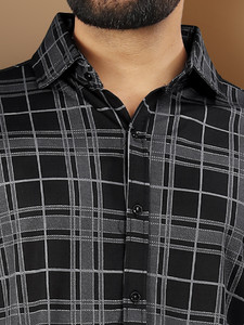VeBNoR Men Checkered Formal Black Shirt