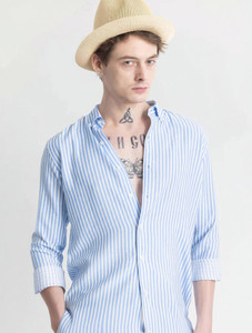 U TURN Men Checkered Casual Blue Shirt - Image 5