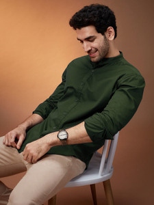 Wickster Men Solid Formal Green Shirt