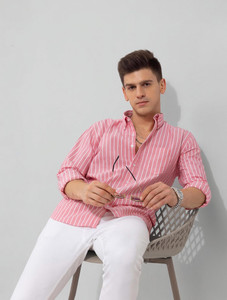 U TURN Men Checkered Casual Pink Shirt