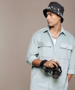 Roadster Men Solid Casual Blue Shirt