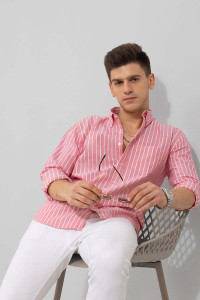 U TURN Men Printed Casual Pink Shirt
