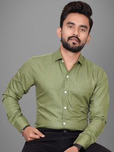 Voroxy Men Solid Formal Green Shirt