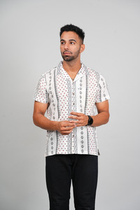 WENLI Men Graphic Print Casual White, Black Shirt