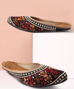 Hayat Punjabi Jutis For Women