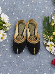 CONFIANTE Elegant Designer Black Embroidered Punjabi Jutti for Women – Ethnic Footwear Canvas Shoes For Women