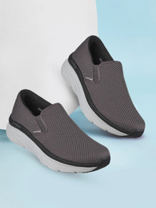 Skechers D'LUX WALKER Slip On Sneakers For Men