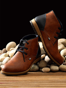 iD Lace-Up Chukka Boots Boots For Men