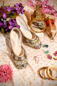 jm looks Traditional Jutti Bellies For Women