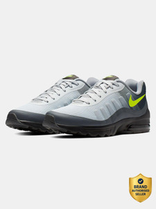 NIKE AIR MAX INVIGOR पुरुषों के लिए स्नीकर्स