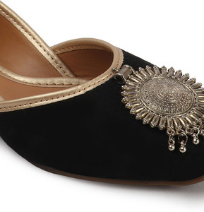 Retro Walk Mojaris For Women