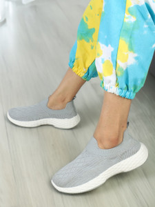 CARLTON LONDON Women Woven Design Lightweight Slip On Sneakers Walking Shoes For Men