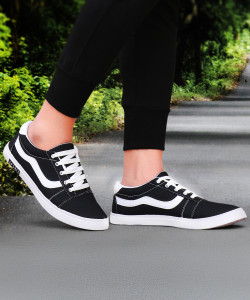 World Wear Footwear Exclusive Affordable Collection of Trendy & Stylish Casual Sneakers Shoes Sneakers For Men