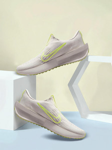 NIKE W NIKE INTERACT RUN EASYON SE Running Shoes For Women