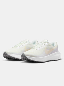 NIKE Revolution 8 महिलाओं के लिए स्नीकर्स