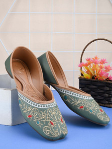 XE Looks Jutis For Women