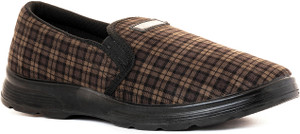 Khadim's Slip On Sneakers For Men