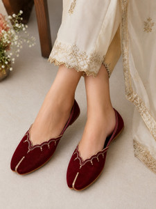sunking Red Embroidered Punjabi Jutti Casuals For Women