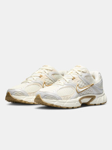 NIKE V5 RNR Sneakers for Women - White - Image 6