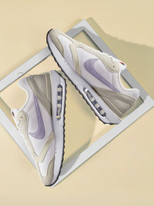 NIKE WMNS AIR MAX DAWN महिलाओं के लिए स्नीकर्स