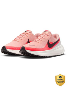 NIKE W REVOLUTION 8 महिलाओं के लिए स्नीकर्स