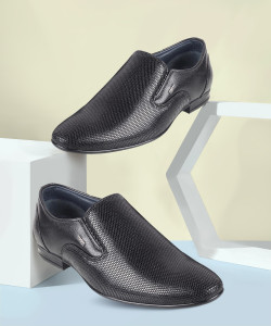 MOCHI Slip On For Men