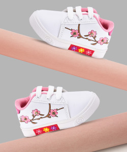 kats Girls Lace Sneakers
