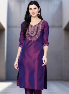 Auzanoor Collection Women Embroidered Straight Kurta