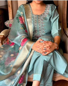 MUNNA ENTEPRISE Embroidered Kurta, Sharara & Dupatta Set
