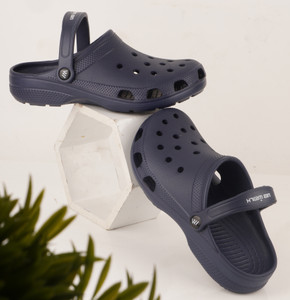 Free Kicks Men Clogs