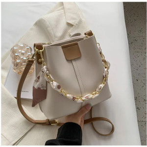 Hercraft White Sling Bag Women Chain Strap Bucket Sling Bag with Zip Closure & Adjustable Strap