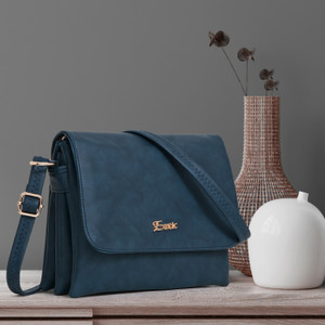 Baggit sling bags snapdeal best sale