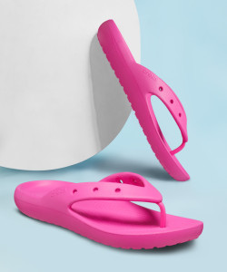 CROCS Women Classic 2.0 Flip Flops