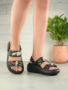 Layasa Women Slippers