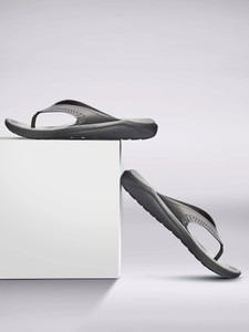 CROCS Women LiteRide Flip Flops